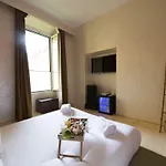 Magenta Pantheon Navona רומא