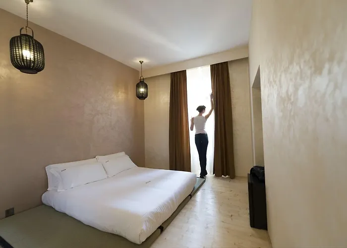 Magenta Pantheon Navona