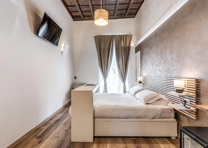 Magenta Pantheon Navona